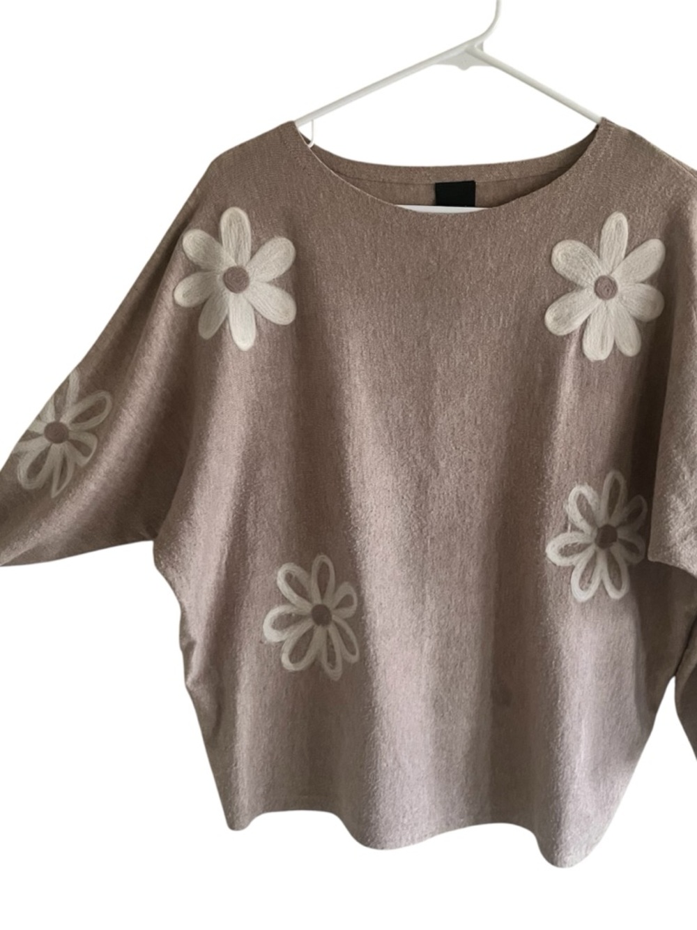 Aaeda Women’s Cream Floral Knit Sweater